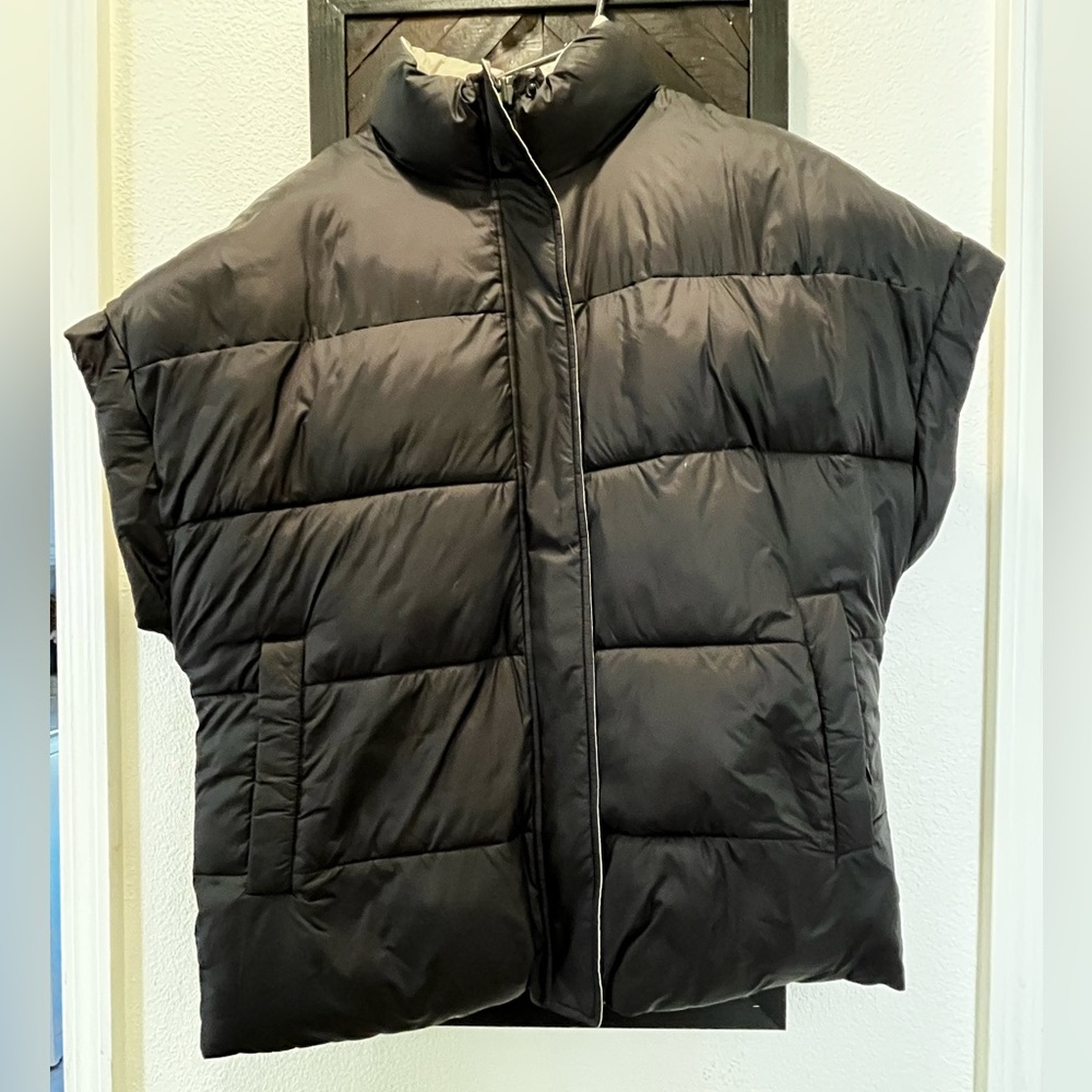 UGG Women’s oversized Black Puffer Vest